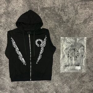 Chrome Horseshoe Floral Cross-Sleeve Zip Up Hoodie 'Black/White'